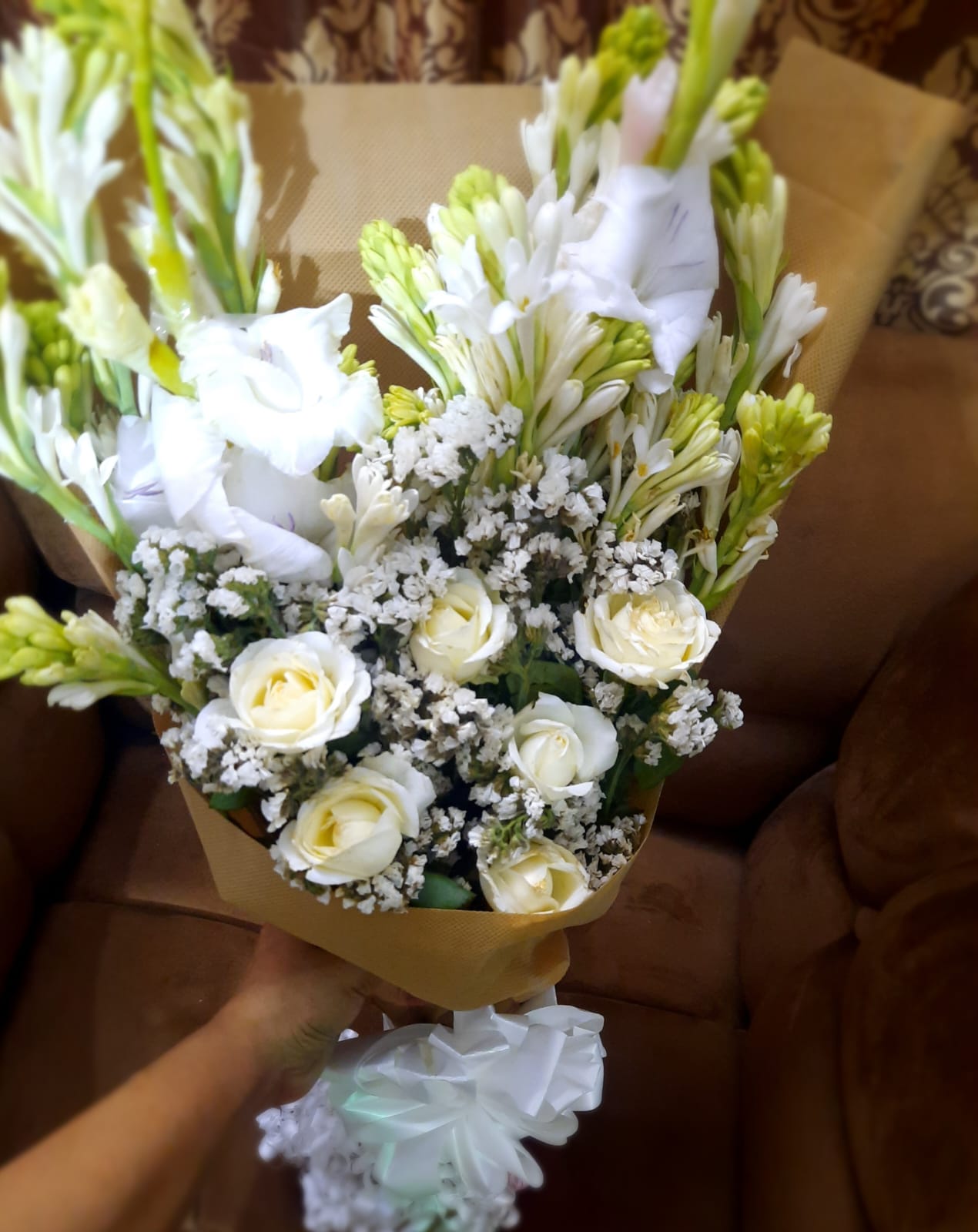 WhatsApp Image 2026-04-25 at 17.31.39 White Roses - Image 1